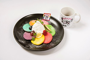 レインボーパンケーキ　～ふわふわ軽いホイップクリーム～ ※マグカップ付き